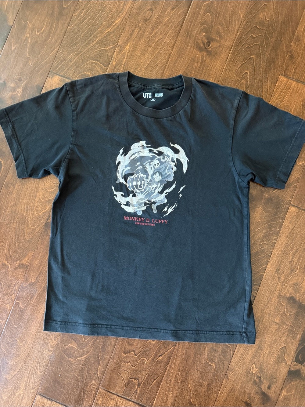 Uniqlo Black Short-Sleeve Graphic Tee with Gray Illustration
